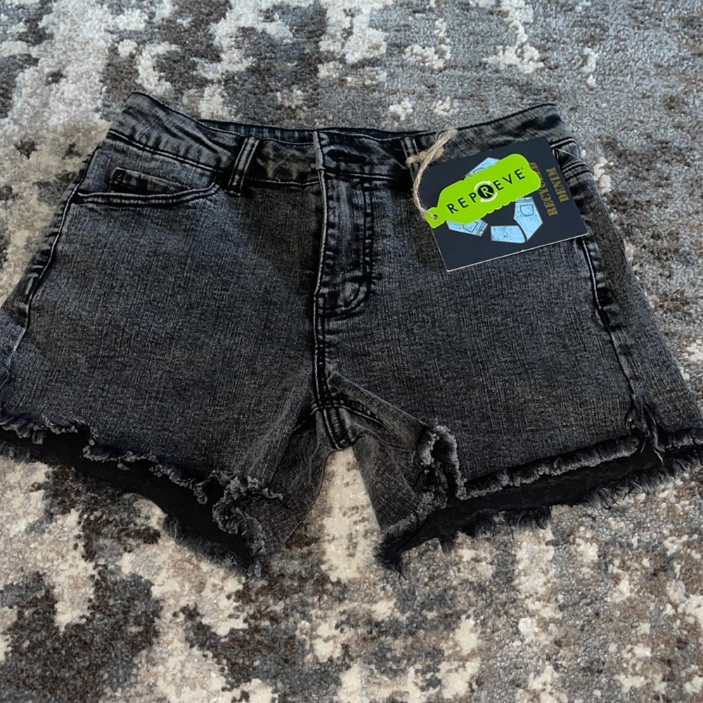 Mid rise shorts